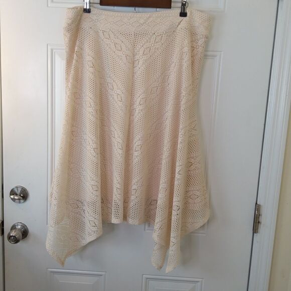 New directions cream lace fully lined pull on shark bite skirt - Picture 7 of 9